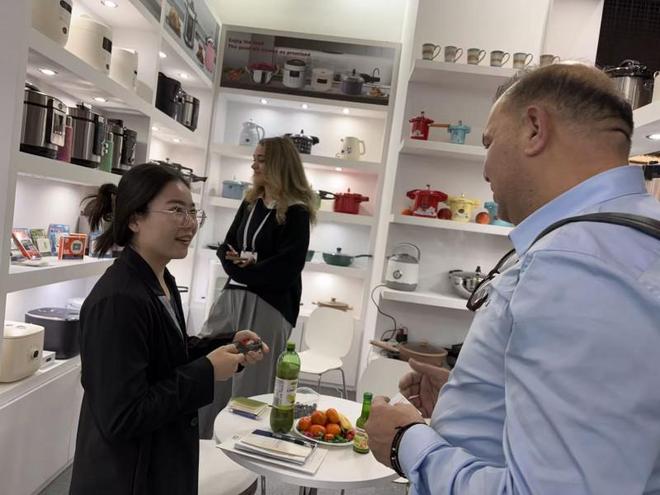 �¹������˸��Ҿ���Ʒչ_�¹������˸�����ˮƽ_