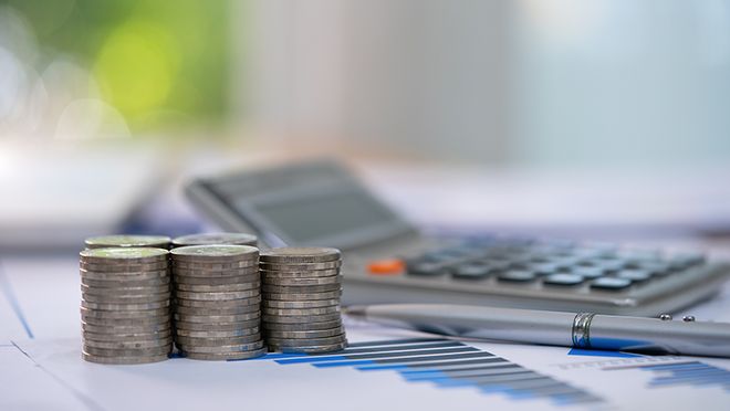 ˭�ڽ�ǰ���ĵ��֣��羳��Ʒ��������