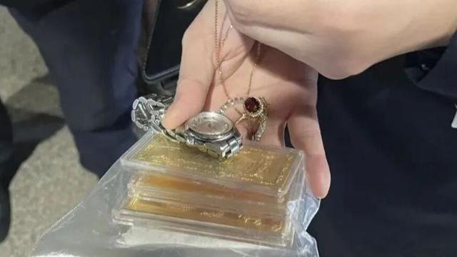 Ů���³��ӵ绰����900�˽�����