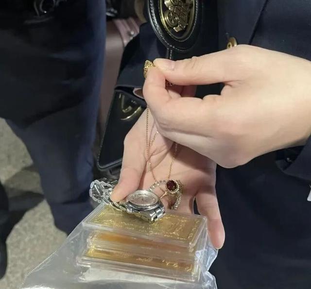 Ů��Ѱ�һ��������к�_Ů�ӻ��Ͼ��´�����ʲô����_