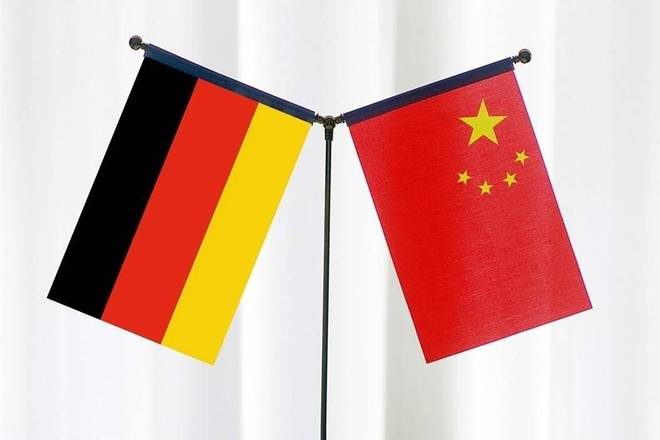 �л����񹲺͹��͵���־����͹�