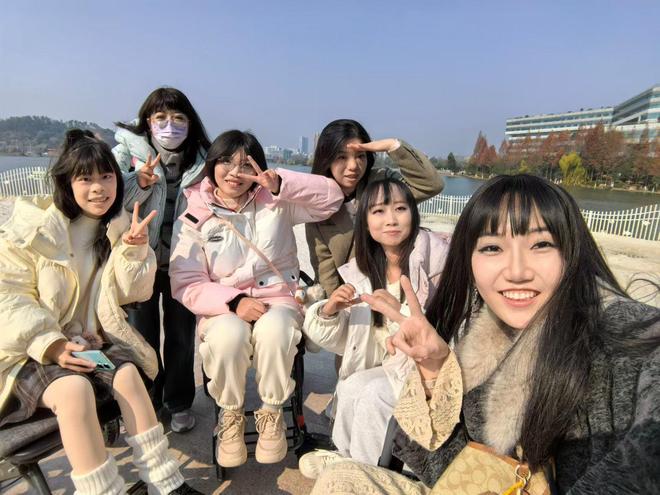 ��λ���ֵĺ�����Ů����Լ��ɳ¼