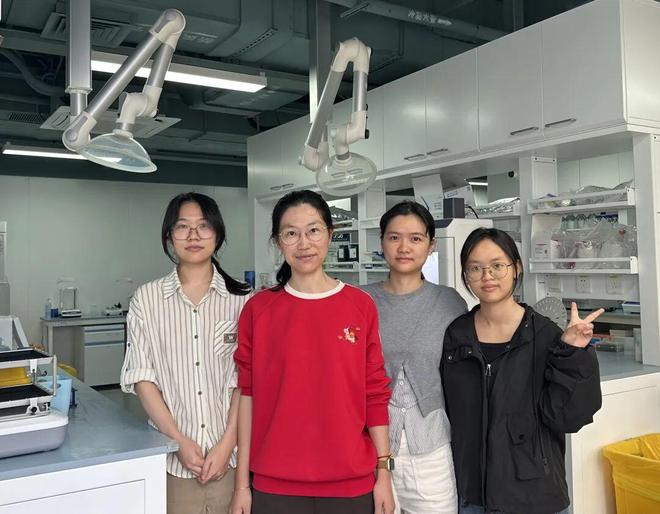 ����ҽѧ��ѧԺ���ߴ�л����۵��ؿ����飨