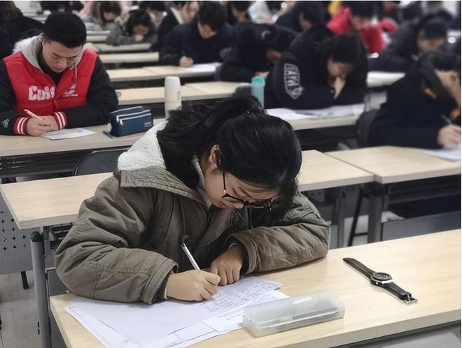 _��������ӨӨ_�������ϴ�ѧũ��Ů���׷���