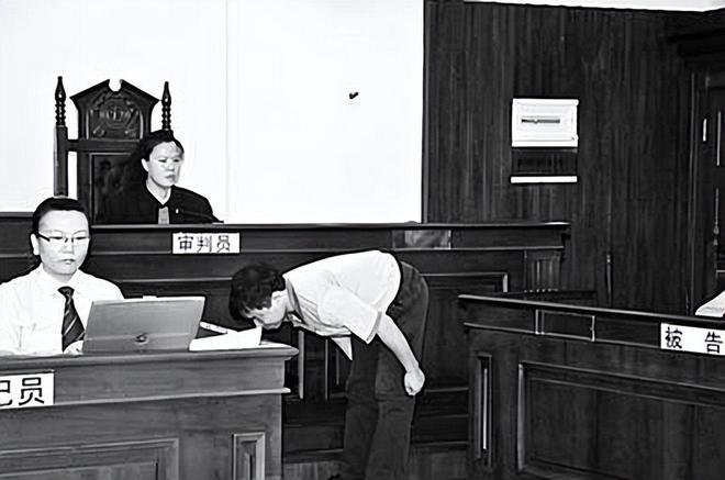 _�������ϴ�ѧũ��Ů���׷���_��������ӨӨ