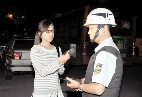 �������ϴ�ѧũ��Ů���׷���__��������ӨӨ