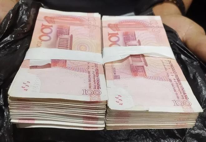 _�������ϴ�ѧũ��Ů���׷���_��������ӨӨ