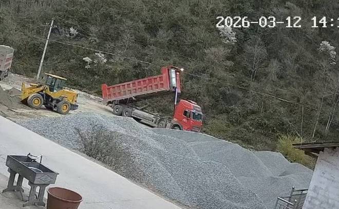 51�����˾����ɰʯ����������ʱ