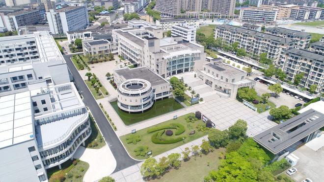 �㽭��ɽһ��ѧҪ����Ů����¥