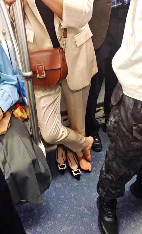 �ذ������Ьӡ��ô��_�����ĵذ�ճЬ��ʲôԭ��_