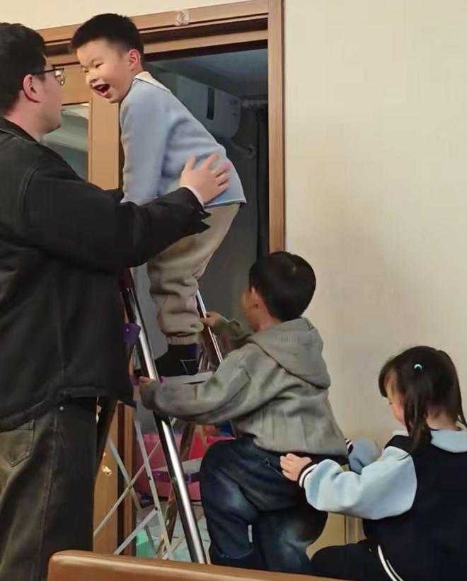 ��ɳ�ĸ��ְ����Ŵ��ޣ��������ͬ�����������ֱ����Ľ�������̰֣����¹�һ��ͯ��_��ɳ�ĸ��ְ����Ŵ��ޣ��������ͬ�����������ֱ����Ľ�������̰֣����¹�һ��ͯ��_