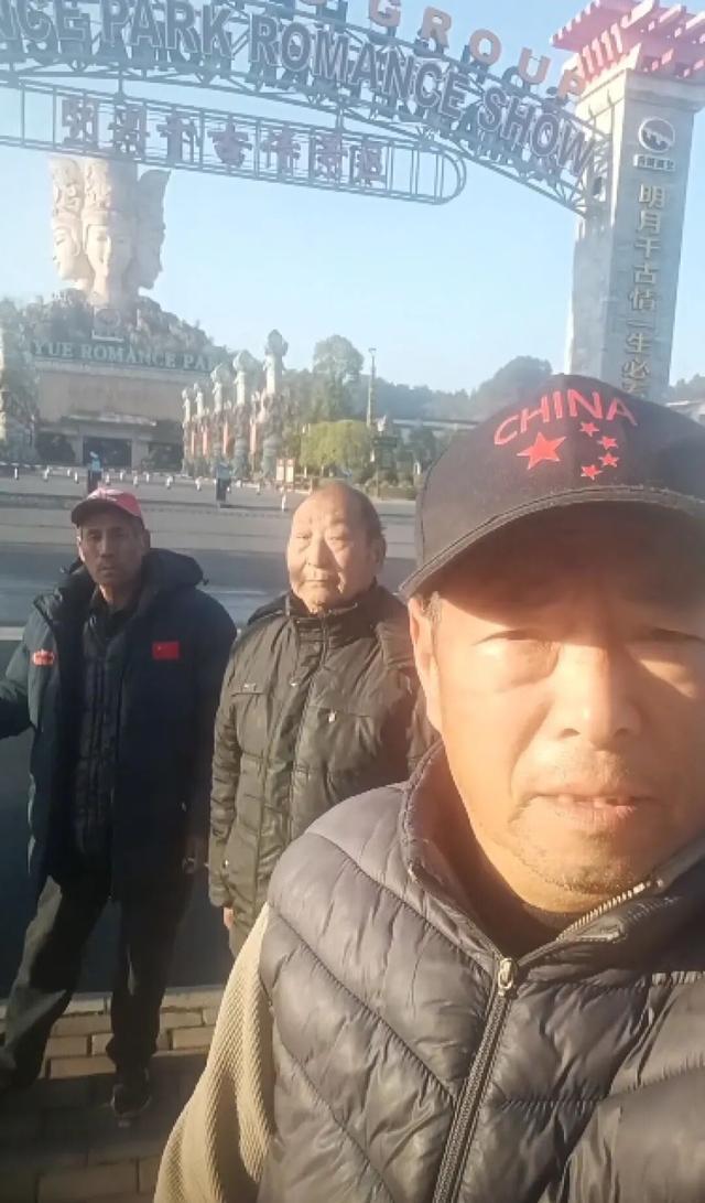 �����ֳ��Լ��ε���Ƶ_��ү�����ֳ���Ц��Ƶ_