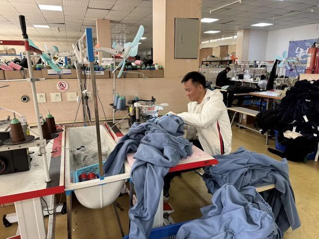 _���������ϰ帺����_�����ڴ�¥װb����Ƭ