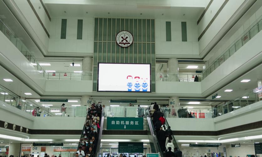 ҽѧ�о���ֱ���ϰ�_ҽѧ��ҹ��ǰ��Աȸ�ЦͼƬ_