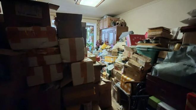 ΨһŮ��ȥ���󣬰�Ѯĸ�׻������ݽ���������������ڼҶѻ���ɽ��30������������12Сʱ������10�೵����_ΨһŮ��ȥ���󣬰�Ѯĸ�׻������ݽ���������������ڼҶѻ���ɽ��30������������12Сʱ������10�೵����_