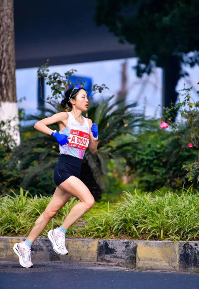 �����Ů��ʿ����ˮ����ְ86�콻