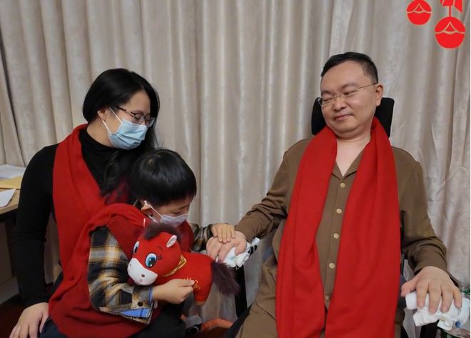 _����͸¶����������ĸ���ͬʱ���Ҳ�޷��������о���Բ���ľ�������_����͸¶����������ĸ���ͬʱ���Ҳ�޷��������о���Բ���ľ�������