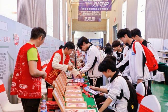 �����մ���ԡ��ҵչ__Բ���չ���ʲô��˼