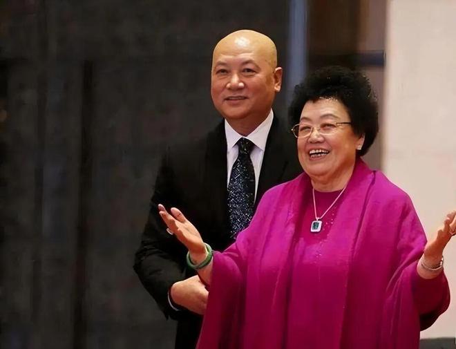 �ڰ׿�ͨ���º�Ӱͷ��_�������غڰ���è_