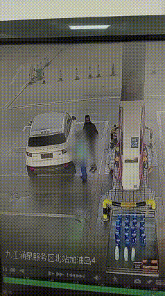 ����·���ӽ�500Ԫ�ͺ��ӵ�������վ���ѱ������˻�δ�ҵ��������������������з�����ʣ��޷����峵����Ա����__����·���ӽ�500Ԫ�ͺ��ӵ�������վ���ѱ������˻�δ�ҵ��������������������з�����ʣ��޷����峵����Ա����