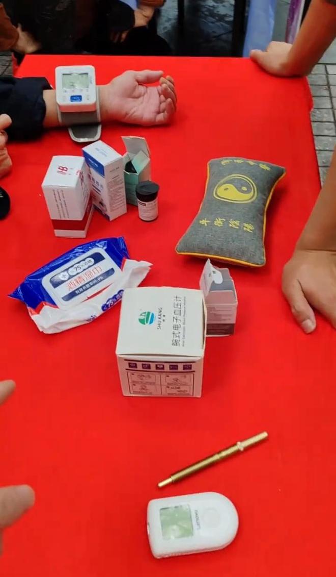 ����ͨ��һ��������һ����ͷ�����˲�Ѫ��