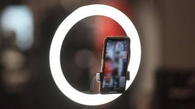 19��Ů��Ų���Լ�1700�򵱡���һ��㡱 �׵���Ů�����ף����β��п���׷��Ǯ��__19��Ů��Ų���Լ�1700�򵱡���һ��㡱 �׵���Ů�����ף����β��п���׷��Ǯ��