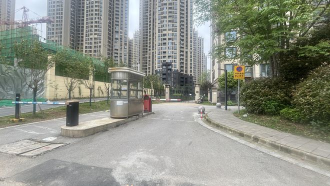 ��ɳŮ�����ŵ�բ���У���С��ͨ�б�̧�˴�����˭����__��ɳŮ�����ŵ�բ���У���С��ͨ�б�̧�˴�����˭����