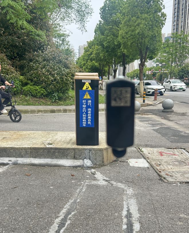 ��ɳŮ�����ŵ�բ���У���С��ͨ�б�̧�˴�����˭����_��ɳŮ�����ŵ�բ���У���С��ͨ�б�̧�˴�����˭����_