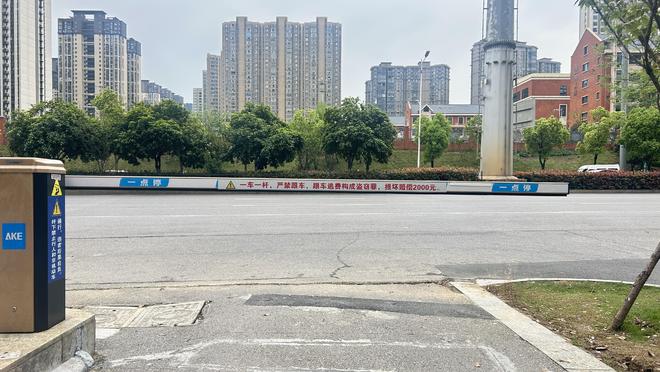 ��ɳŮ�����ŵ�բ���У���С��ͨ�б�̧�˴�����˭����_��ɳŮ�����ŵ�բ���У���С��ͨ�б�̧�˴�����˭����_