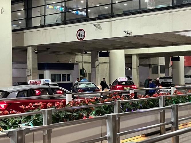 �Ϻ����⳵ײ����__�Ϻ����⳵ײ������5������