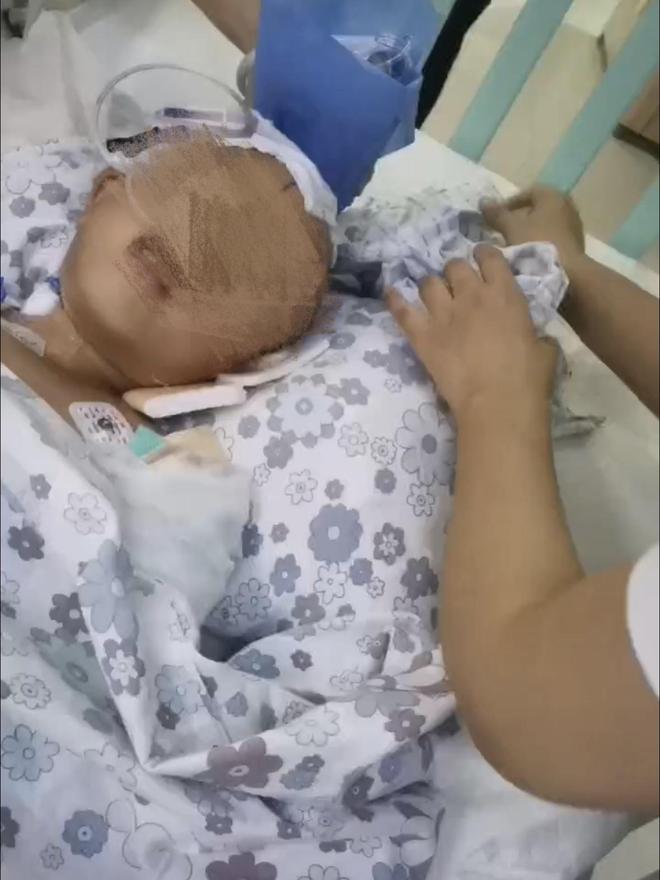С�����ء����ˡ��������������ͯ��6�׸ߴ�׹�䣬һ�����˿�­������10��ح��Ŀ����