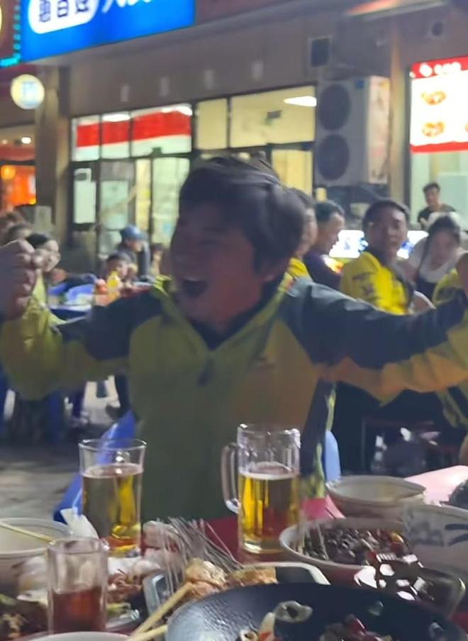 ��ѩ��Ӧ���μӶ���ѧУ�˶��ᱻͬѧ�����Լ�ҵ�񡱣�����Ĺ�Ӧ�̣����밲��ȥ����_��ѩ��Ӧ���μӶ���ѧУ�˶��ᱻͬѧ�����Լ�ҵ�񡱣�����Ĺ�Ӧ�̣����밲��ȥ����_