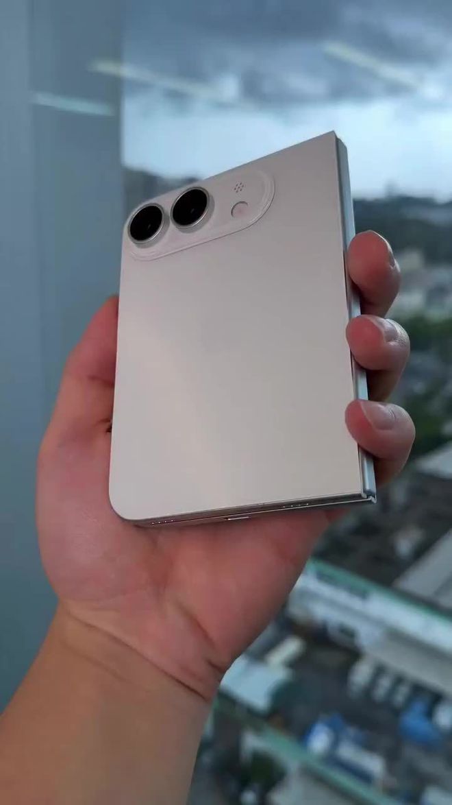 ��ɫ��ƻ��iPhone Ultra�۵��ֻ���ģ